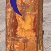 Susanne von Rosen: Der schöne Schein, Stahlblech, gerostet, Sägeblatt mit Ultramarinpigmenten, 58 × 34 × 28 cm