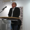Der Kunsthistoriker Clemens Ottnad führt kompetent und kurzweilig in die Ausstellung ein.
