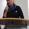 Laudatio k.u.k.: Kurzweilig und kompetent führt Sabine Schäfer-Gold in die Ausstellung ein.