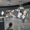 Tänzerinnen vom Tanzraum 51, Marion Musch, Sabine Schäfer-Gold, Heike Schmidt und Michael Schmidt bei der Live-Performance "Jetzt" im Theaterstück "BeHaSiBoPl", begleitet von der genialen Musik und dem genialen Gesang von Lara Gözde, Timo Vu, Georgi Kostov und Luca Zahn.