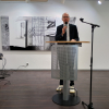 Bürgermeister Jens Theobaldt eröffnet die Vernissage.
